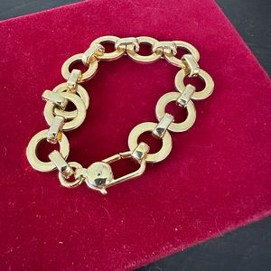 EUC gold plated bracelet. Unique clasp. 7inch.